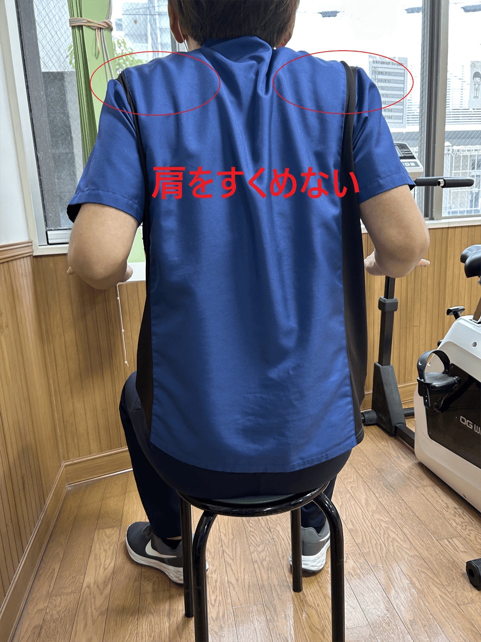 肩甲骨寄せ運動3