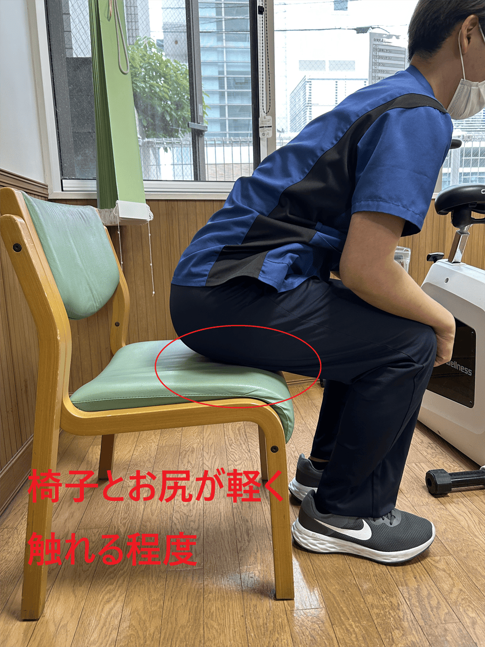 椅子を使用したスクワット運動2