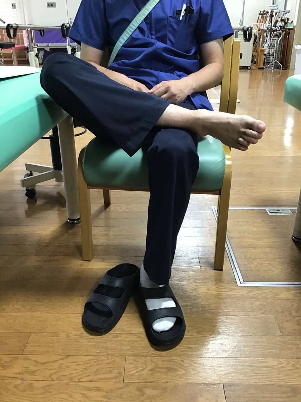 足首ぐるぐる回しストレッチ1