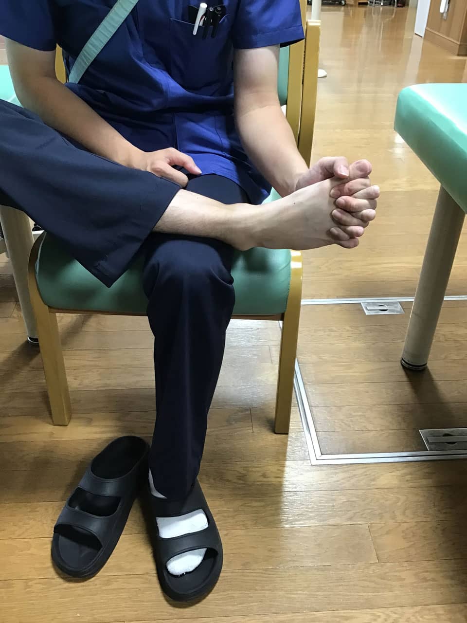 足首ぐるぐる回しストレッチ2